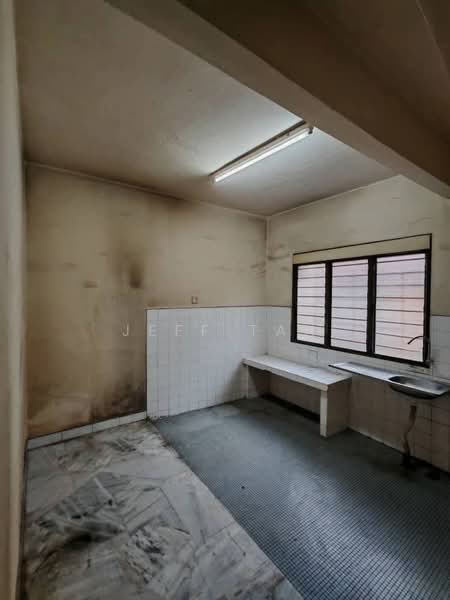 2-storey Terraced House for Sale in Bandar Baru Menglembu (Menglembu) - Jeff Tan - Kitchen - PropertyGuru.com.my