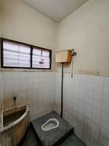 2-storey Terraced House for Sale in Bandar Baru Menglembu (Menglembu) - Jeff Tan - Bathroom - PropertyGuru.com.my