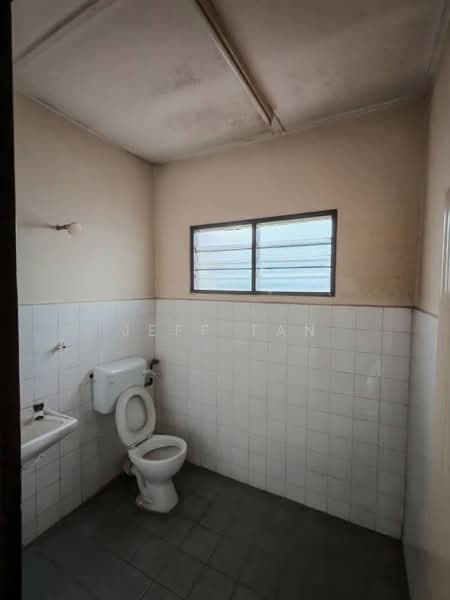 2-storey Terraced House for Sale in Bandar Baru Menglembu (Menglembu) - Jeff Tan - Bathroom - PropertyGuru.com.my