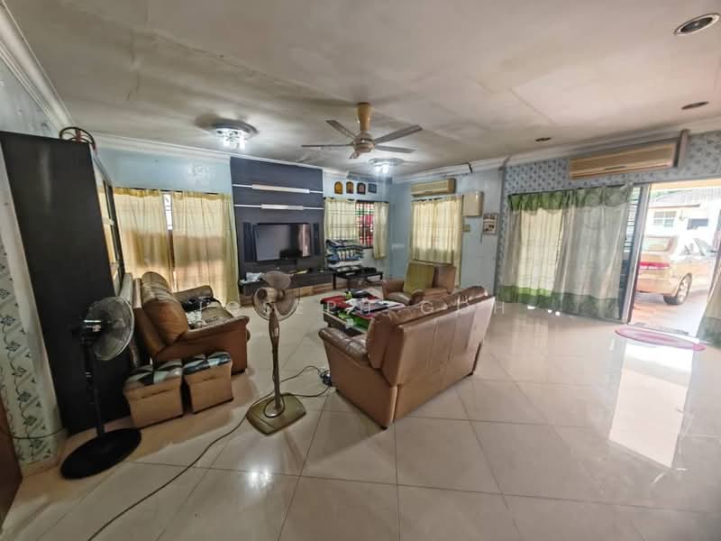 1-storey Terraced House for Sale in Taman Putri Kulai (Kulai) - Joseph Goh - Living Room - PropertyGuru.com.my