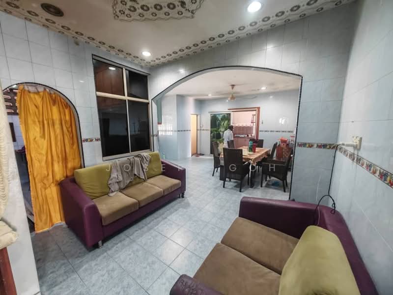 1-storey Terraced House for Sale in Taman Putri Kulai (Kulai) - Joseph Goh - Living Room - PropertyGuru.com.my