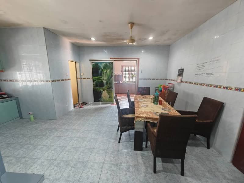 1-storey Terraced House for Sale in Taman Putri Kulai (Kulai) - Joseph Goh - Dining Room - PropertyGuru.com.my