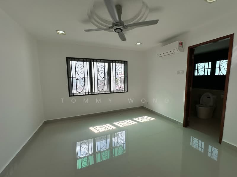 Semi-Detached House for Sale in Bandar Sungai Long (Selangor) - Tommy Wong - Bathroom - PropertyGuru.com.my