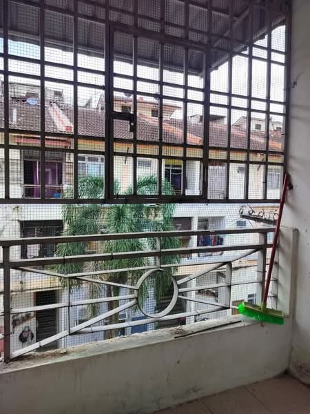 Pangsapuri untuk Dijual di Taman Putri Kulai - Ida Aziz - Balcony - PropertyGuru.com.my