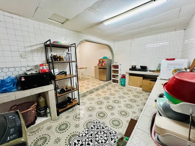 Taman Cempaka untuk Untuk Dijual - RM 750,000, Mac 2026 - Kitchen - PropertyGuru.com.my