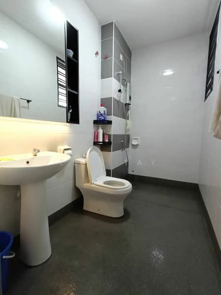 2-storey Terraced House for Sale in Taman Sutera Utama (Skudai) - Elyn Tay - Bathroom - PropertyGuru.com.my
