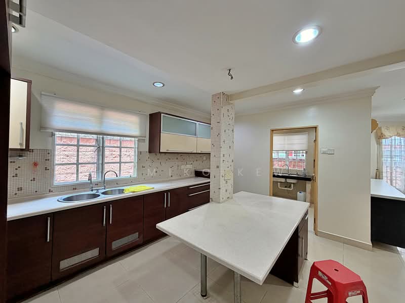 3-storey Terraced House for Sale in Cheras (Selangor) - Yumiko Kew - Kitchen - PropertyGuru.com.my