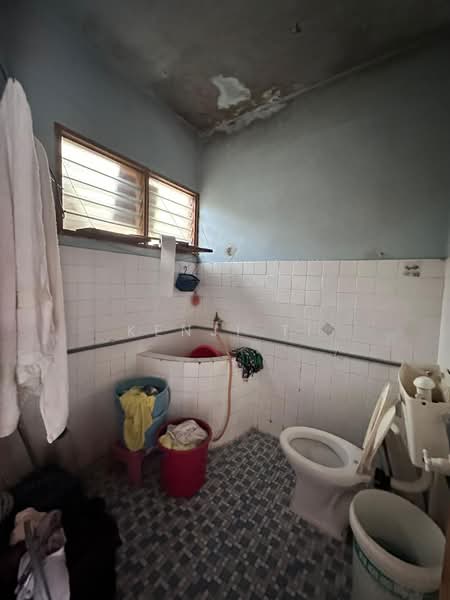 1-storey Terraced House for Sale in Taman Ehsan (Kepong) - Kenji Ti - Bathroom - PropertyGuru.com.my