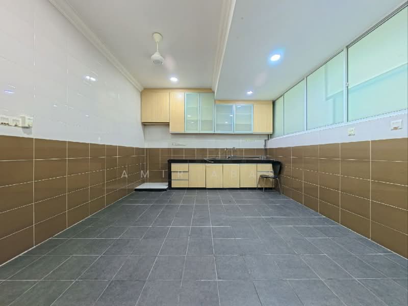3-storey Terraced House for Sale in Bandar Teknologi Kajang (Kajang) - Amir Abas - Kitchen - PropertyGuru.com.my