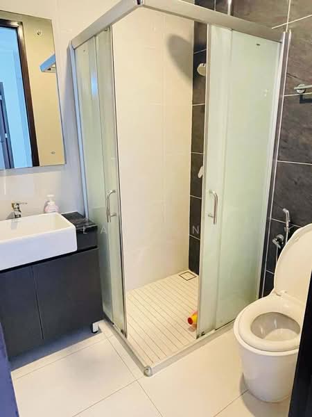 Bay Point @ Country Garden Danga Bay untuk Untuk Disewa - RM 2,200 /bulan, Mac 2026 - Bathroom - PropertyGuru.com.my