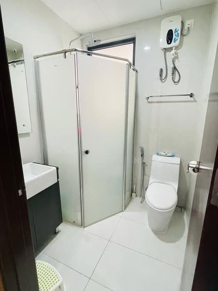 Bay Point @ Country Garden Danga Bay untuk Untuk Disewa - RM 2,200 /bulan, Mac 2026 - Bathroom - PropertyGuru.com.my