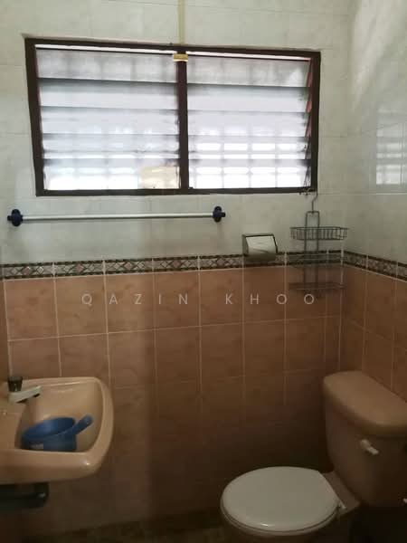 2-storey Terraced House for Sale in Taman Sepakat (Menglembu) - Qazin Khoo - Bathroom - PropertyGuru.com.my