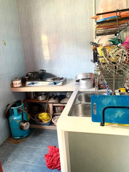 1-storey Terraced House for Sale in Taman Bestari Indah (Ulu Tiram) - Larry Ng - Kitchen - PropertyGuru.com.my