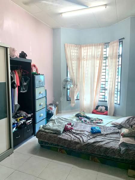 1-storey Terraced House for Sale in Taman Bestari Indah (Ulu Tiram) - Larry Ng - Bedroom - PropertyGuru.com.my