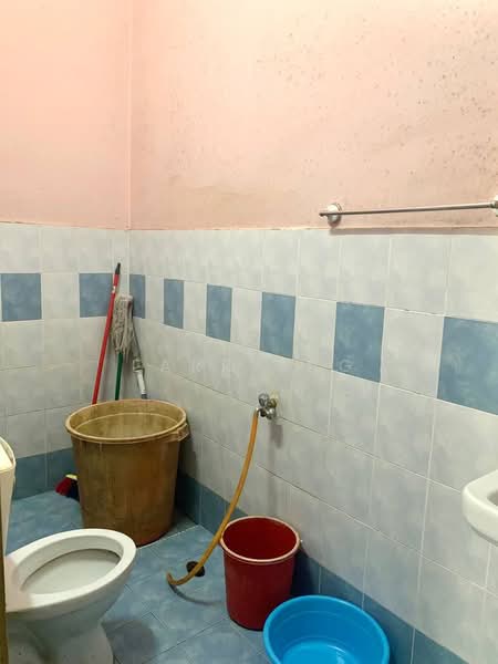 1-storey Terraced House for Sale in Taman Bestari Indah (Ulu Tiram) - Larry Ng - Bathroom - PropertyGuru.com.my