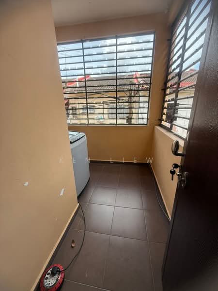 2-storey Terraced House for Rent in Bandar Putra (Kulai) - Ken Liew - Balcony - PropertyGuru.com.my