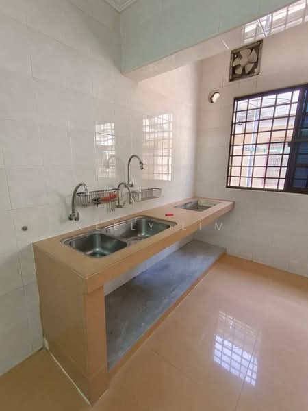 Taman Sri Muda untuk Untuk Disewa - RM 1,700 /bulan, Mac 2026 - Kitchen - PropertyGuru.com.my