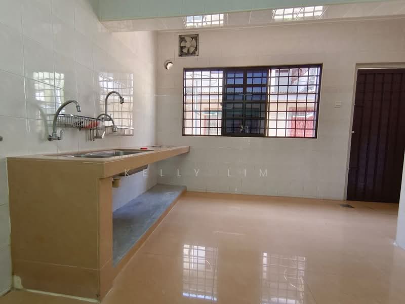 Taman Sri Muda untuk Untuk Disewa - RM 1,700 /bulan, Mac 2026 - Kitchen - PropertyGuru.com.my