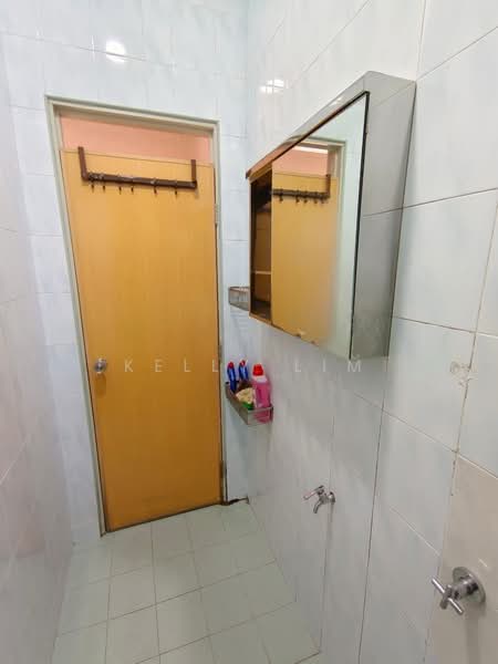 Taman Sri Muda untuk Untuk Disewa - RM 1,700 /bulan, Mac 2026 - Bathroom - PropertyGuru.com.my