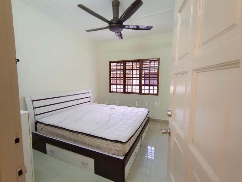 Taman Sri Muda untuk Untuk Disewa - RM 1,700 /bulan, Mac 2026 - Bedroom - PropertyGuru.com.my
