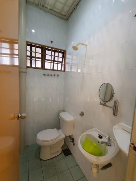 Taman Sri Muda untuk Untuk Disewa - RM 1,700 /bulan, Mac 2026 - Bathroom - PropertyGuru.com.my