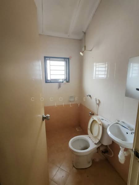 2-storey Terraced House for Sale in Taman Seri Austin (Tebrau) - Coco Feng Lily - Bathroom - PropertyGuru.com.my