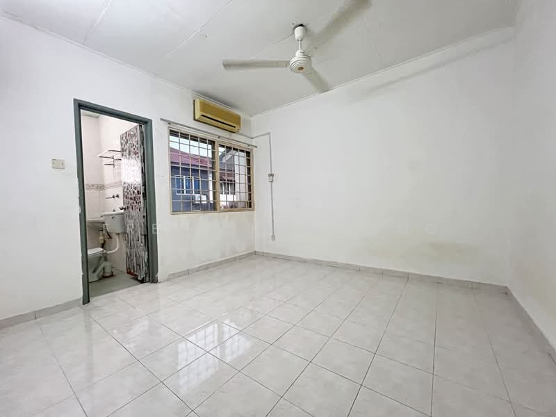 Taman Seri Taming untuk Untuk Dijual - RM 750,000, Mac 2026 - Bathroom - PropertyGuru.com.my