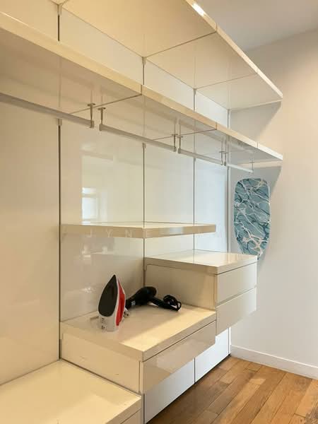 Service Residence for Rent at The Face Suites (Platinum Suites) - Jyne Lim - Walk-In Wardrobe - PropertyGuru.com.my