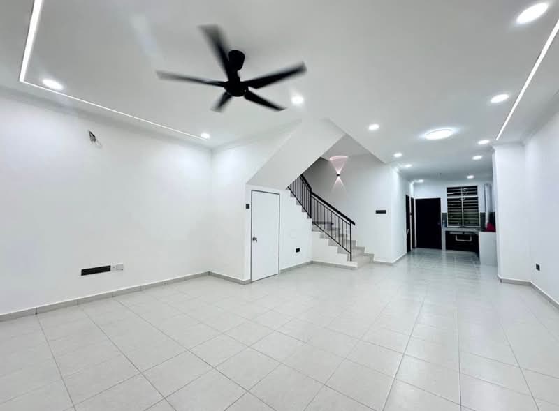 Taman Scientex Rawang untuk Untuk Disewa - RM 1,800 /bulan, Mac 2026 - Living Room - PropertyGuru.com.my