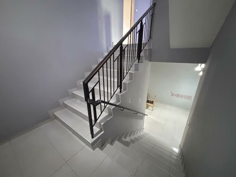 2-storey Terraced House for Sale in Bandar Putra (Kulai) - Alan Ler - Corridor - PropertyGuru.com.my