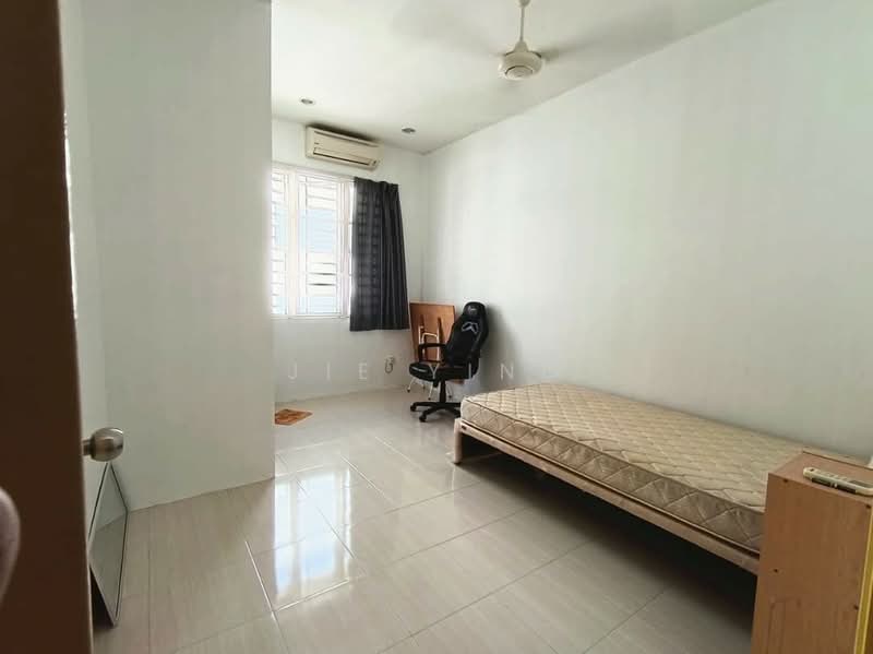2-storey Terraced House for Rent in Taman Idaman (Simpang Ampat) - Jie Ying - Bedroom - PropertyGuru.com.my