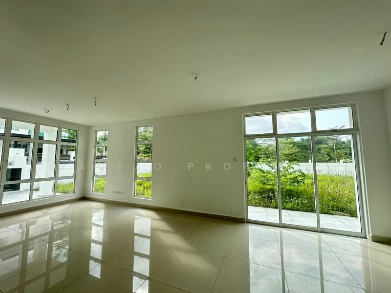 Cluster House for Sale in Taman Bestari Indah (Ulu Tiram) - Yaoyao Property - Living Room - PropertyGuru.com.my