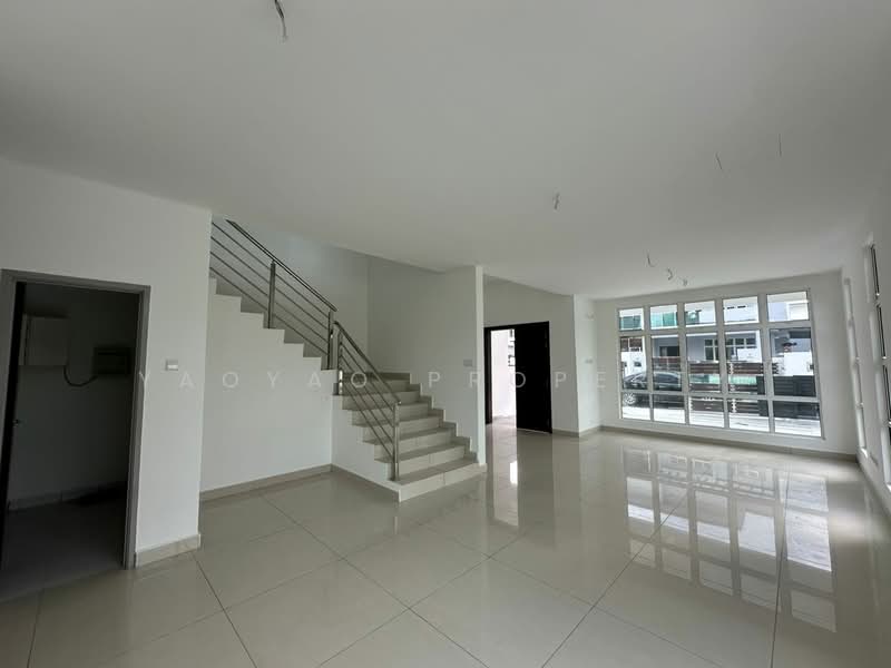Cluster House for Sale in Taman Bestari Indah (Ulu Tiram) - Yaoyao Property - Living Room - PropertyGuru.com.my