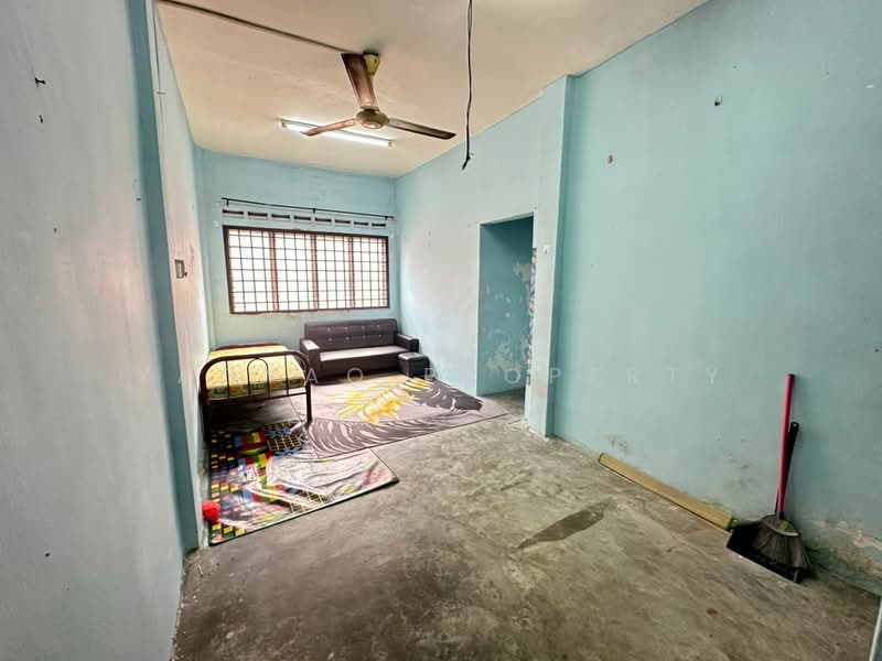 Flat for Sale at Taman Pulai Utama - Yaoyao Property - Living Room - PropertyGuru.com.my