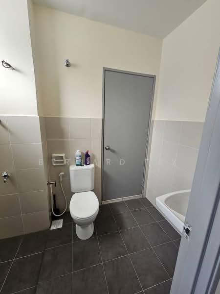 Camellia Residence untuk Untuk Dijual - RM 500,000, Mac 2026 - Bathroom - PropertyGuru.com.my