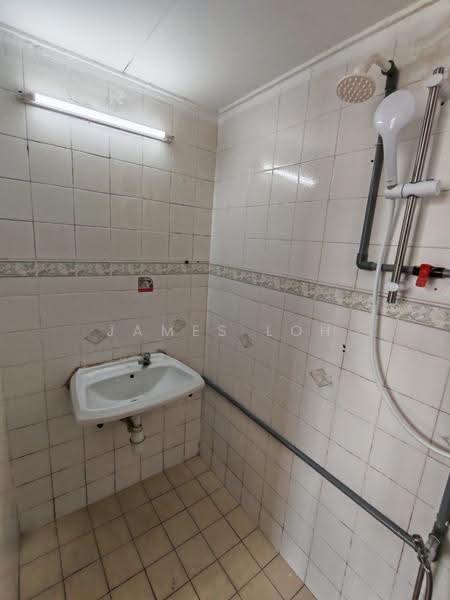 Apartment for Rent at Subang Perdana Goodyear Court 8 - James Loh - Bathroom - PropertyGuru.com.my