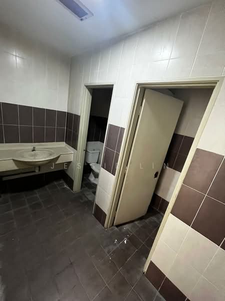 Factory for Sale in Rawang (Selangor) - Jessie Lin - Bathroom - PropertyGuru.com.my