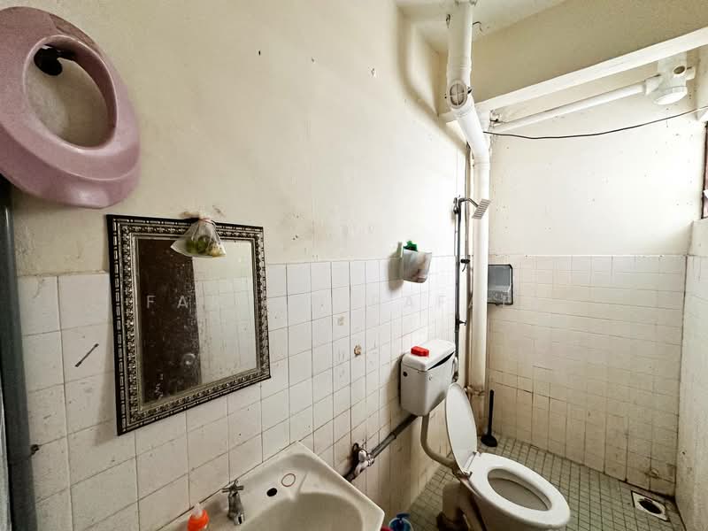 Flat for Sale at Apartment Desa Tasik Fasa 6A - Farhan Rafael - Bathroom - PropertyGuru.com.my