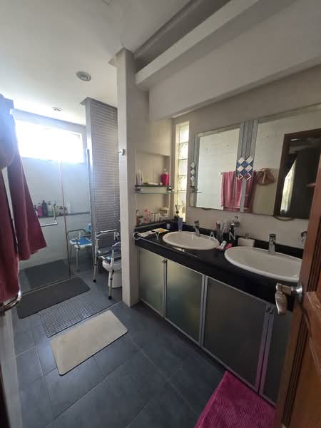Salak South Garden untuk Untuk Dijual - RM 2,000,000, Mac 2026 - Bathroom - PropertyGuru.com.my