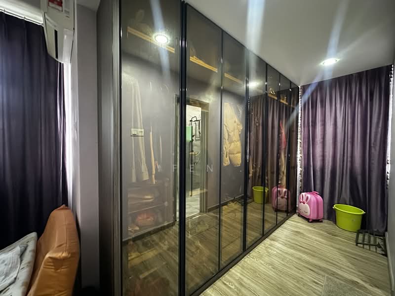 Semi-Detached House for Sale in Taman Bukit Jaya (Ulu Tiram) - Lifen . - Master Bedroom - PropertyGuru.com.my