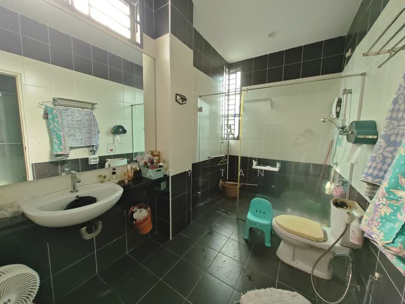 Semi-Detached House for Sale in Taman Putri Kulai (Kulai) - Jacy Tan - Bathroom - PropertyGuru.com.my