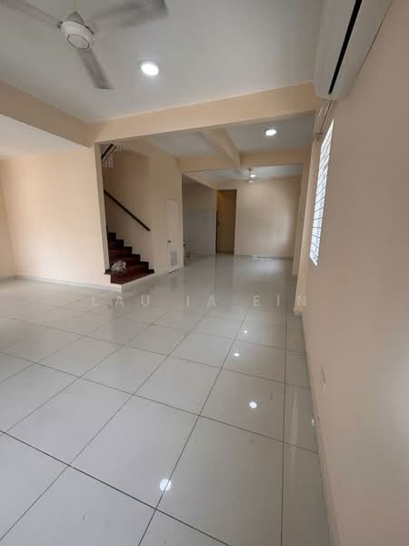 Amberley, Kota Emerald untuk Untuk Disewa - RM 1,600 /bulan, Mac 2026 - Living Room - PropertyGuru.com.my