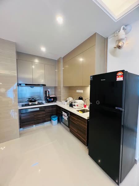 R&F Princess Cove Phase 2-Seine Region untuk Untuk Disewa - RM 3,300 /bulan, Mac 2026 - Kitchen - PropertyGuru.com.my