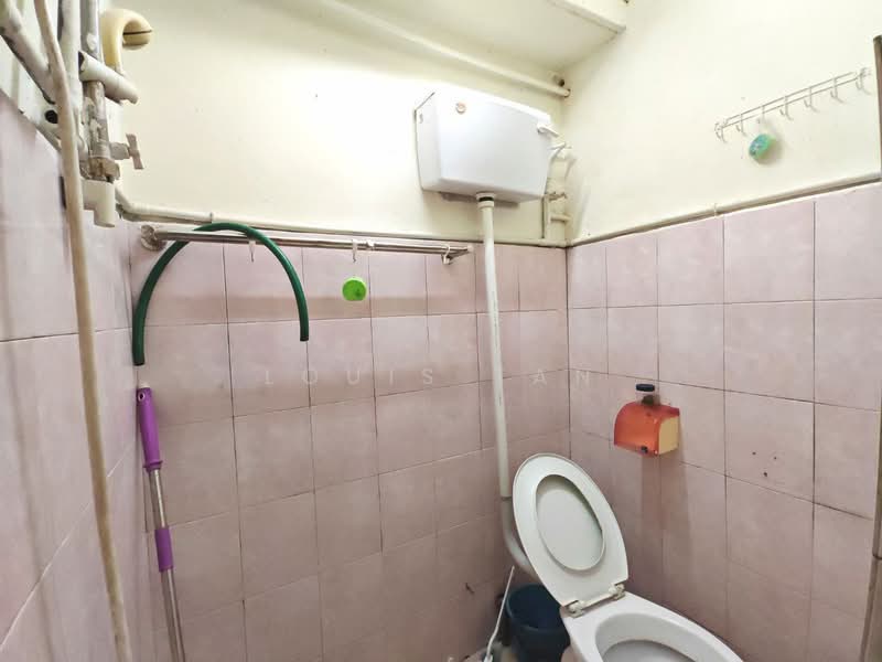 1-storey Terraced House for Sale in Taman Abad (Johor Bahru) - Louis Tan - Bathroom - PropertyGuru.com.my