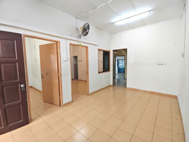 1-storey Terraced House for Sale in Taman Abad (Johor Bahru) - Louis Tan - Living Room - PropertyGuru.com.my
