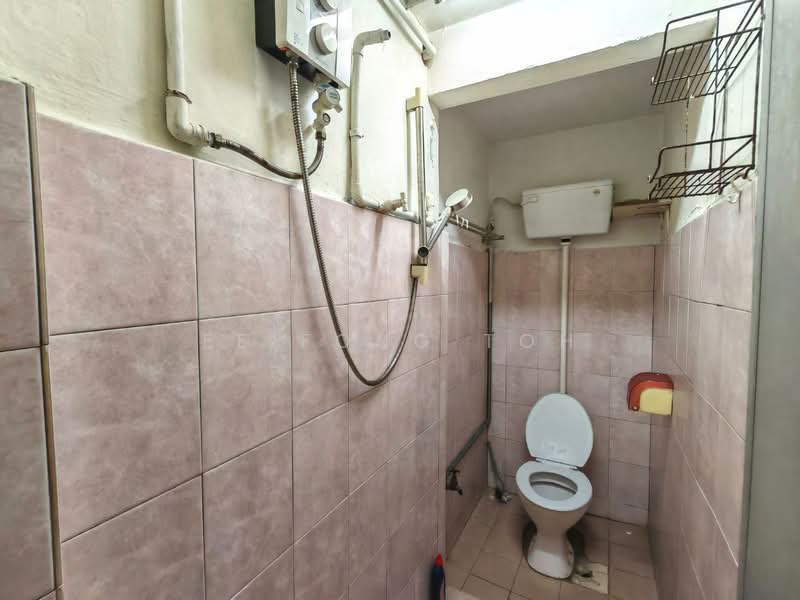 1-storey Terraced House for Sale in Taman Abad (Johor Bahru) - Ee Fong Toh - Bathroom - PropertyGuru.com.my