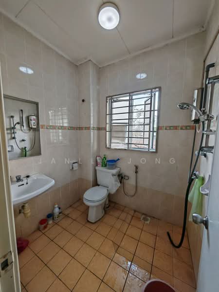 2-storey Terraced House for Sale in Mutiara Rini (Skudai) - Janlly Jong - Bathroom - PropertyGuru.com.my