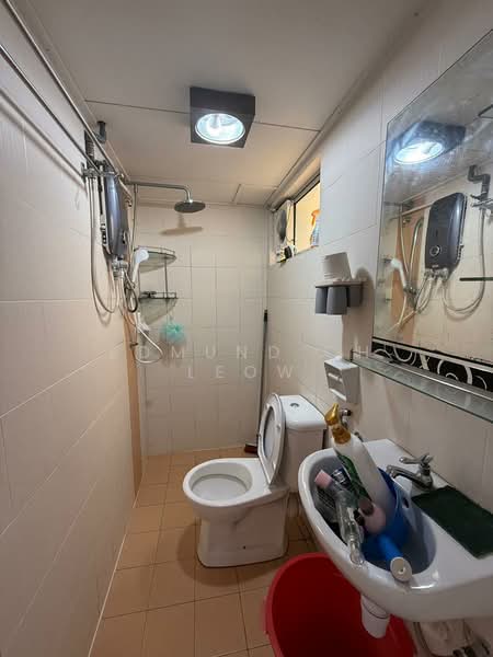 Townhouse for Rent in Batu Caves (Selangor) - Edmund CH Leow - Bathroom - PropertyGuru.com.my