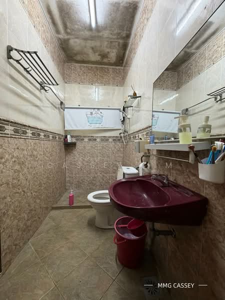 2-storey Terraced House for Sale in Seksyen 36 (Shah Alam) - Cassey Lim - Bathroom - PropertyGuru.com.my