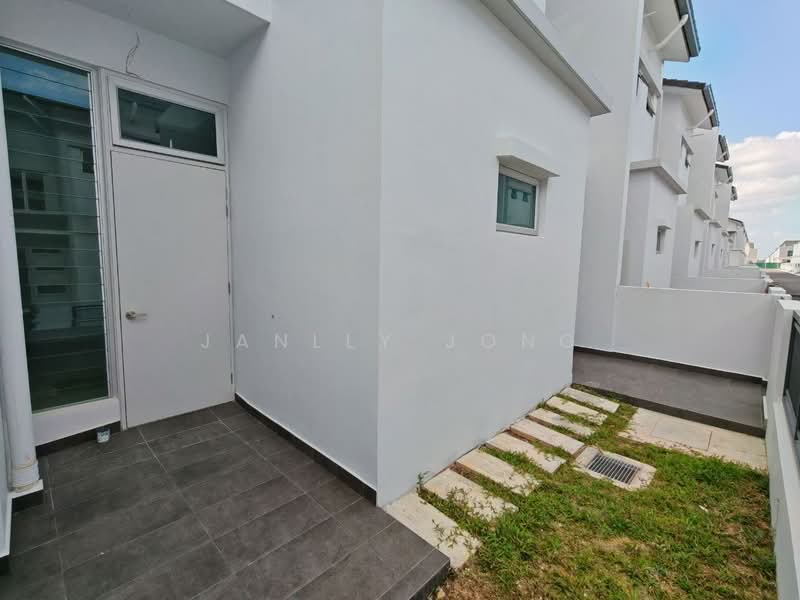 2-storey Terraced House for Sale in Taman Impian Emas (Skudai) - Janlly Jong - Exterior - PropertyGuru.com.my